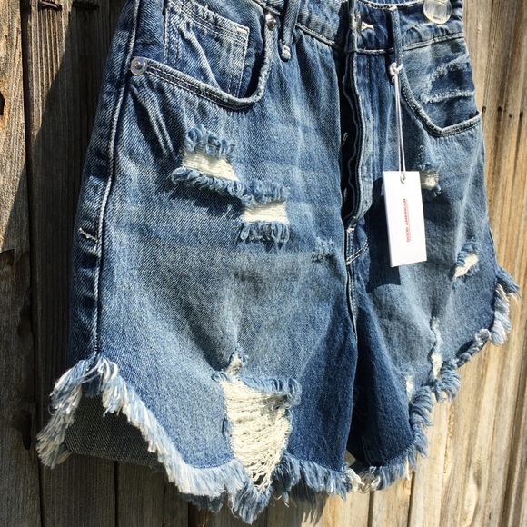 Good American The Bombshell High Rise Shorts NWT - Picture 3 of 8